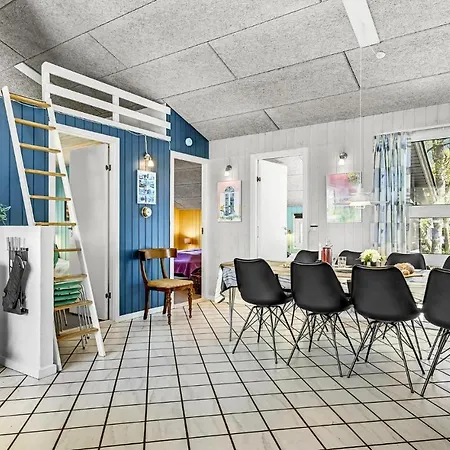 Awesome In Glesborg With Kitchen * Fjellerup Strand