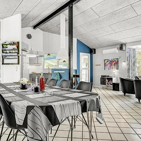 Awesome In Glesborg With Kitchen * Fjellerup Strand