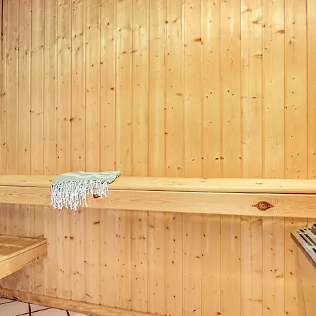 Awesome In Glesborg With Kitchen Nyaraló *