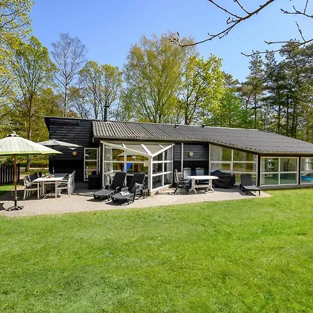 Awesome In Glesborg With Kitchen * Fjellerup Strand