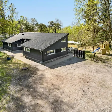 Awesome In Glesborg With Kitchen Nyaraló