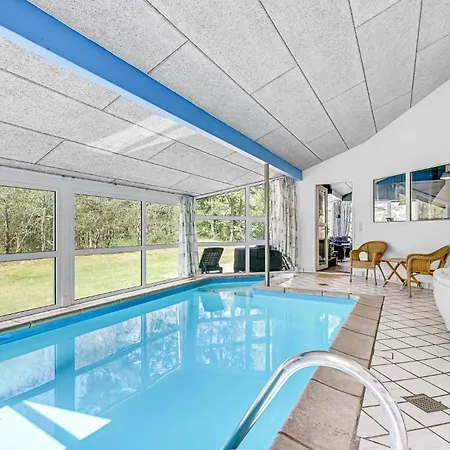 Awesome In Glesborg With Kitchen Nyaraló *